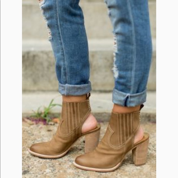 NEW in BOX: Dolce Vita Taupe Cutout Booties - Picture 7 of 7